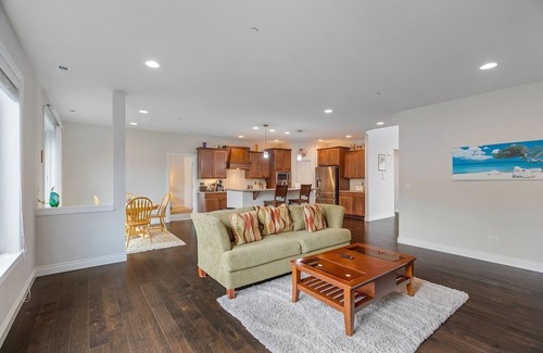 Kenmore House | Relax at Serenity Shores in Kenmore with Spa & Breakfast