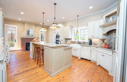Northport House | Serenity Shores Lakehouse – Stunning 5-Bedroom Retreat with Breathtaking Views
