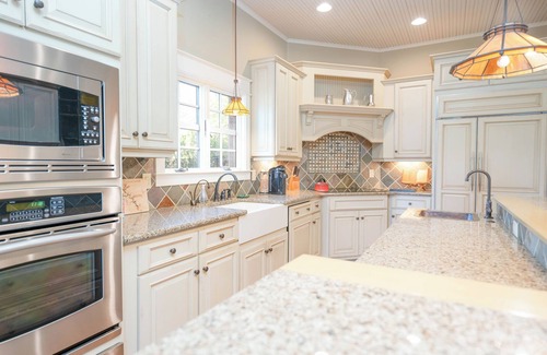 Northport House | Serenity Shores Lakehouse – Stunning 5-Bedroom Retreat with Breathtaking Views