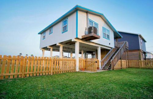 Surfside Beach House | Beachside Retreat: Serenity Sol - Pet-Friendly Oasis