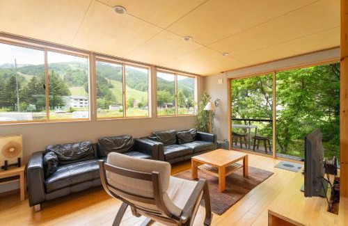 Happo Ski Chalet | Cozy Serenity Chalet Near Happoone Ski Resort Lifts