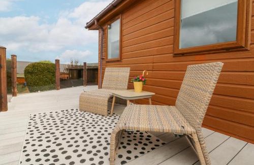 Mullacott House | Relax at Serenity Sunset: Pet-Friendly 4-Star Retreat