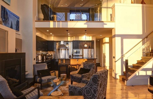 The Edge House | Experience Serenity @The Edge with Pool, Spa & Hot Tub