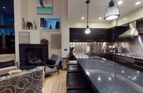 The Edge House | Experience Serenity @The Edge with Pool, Spa & Hot Tub