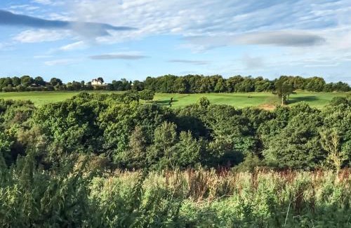 Stoke-on-Trent House | Exceptional Serenity: Pet & Child-Friendly Retreat