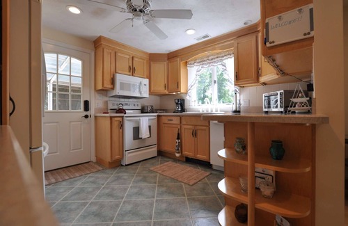 Gloucester House | Discover Serenity: Family-Friendly Hotel with Kitchen Access