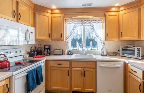 Gloucester House | Discover Serenity: Family-Friendly Hotel with Kitchen Access
