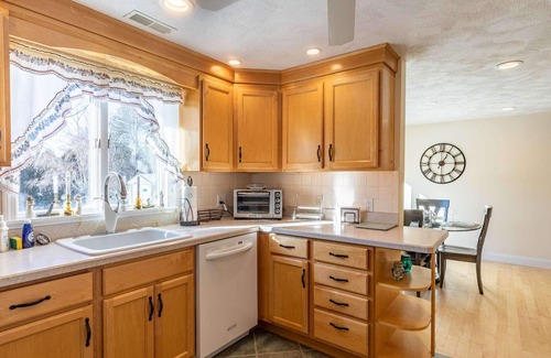 Gloucester House | Discover Serenity: Family-Friendly Hotel with Kitchen Access