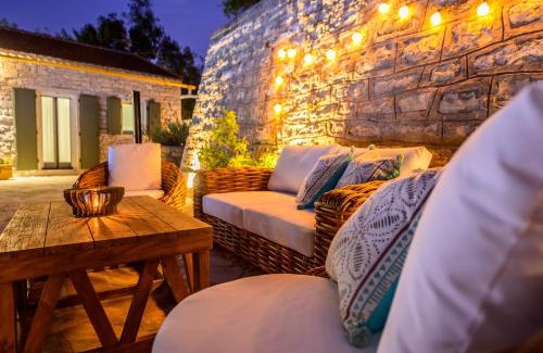 Rantatika Villa | Oceanfront Serenity Villa: 4-Star Stay with Pool & Breakfast