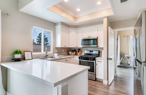 Moreno Valley House | Serenity Villa Hermosa, Jacuzzi, Games, Backyard, 3B Home with outdoor Furniture