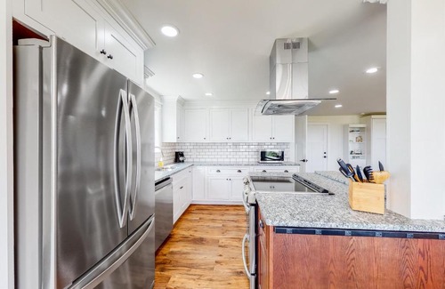Searsport House | Explore Serenity Vista: Wheelchair Accessible & 8/10 Rated