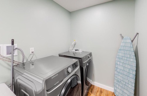 Searsport House | Explore Serenity Vista: Wheelchair Accessible & 8/10 Rated