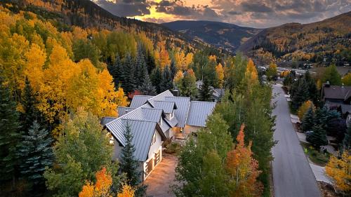 Highland Meadows House | Serenvale Retreat