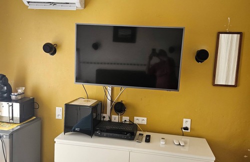 Lezignan-Corbieres Bed & Breakfast | Serge Le Belge room 3 VIP - terrace - jacuzzi