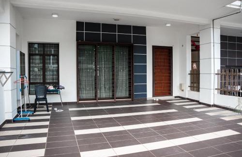 Tebrau House | Seri Austin Landed GameHaus 16pax BBQ Mahjong by Our Stay