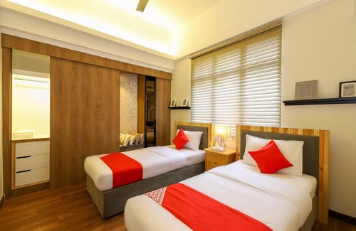 Kampung Bagan Lalang Hotel | Relax at Seri Bayu Resort with Pool and Breakfast Included