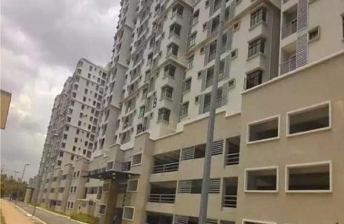 Seksyen 7 Apartment | Discover Seri Endon Apartment: Family-Friendly with Pool