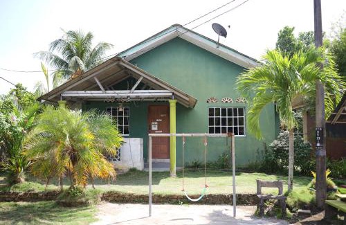 Chukai House | Kid-Friendly Retreat at Seri Tempurung Homestay