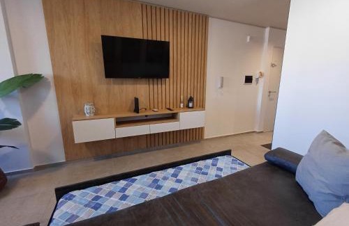 Cordoba Apartment | Inviting SERIETÁ: Poolside Relaxation with Ocean Views