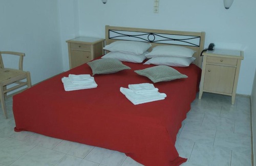 Livadi Hotel | Serifos Beach Hotel: Pet-Friendly and Family-Ready Escape