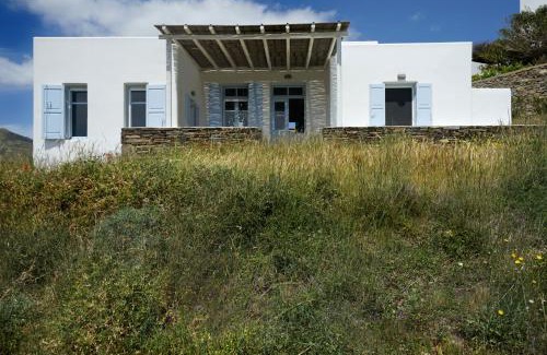 Livadi House | Idyllic Serifos Home with Breathtaking Views & 9.8 Rating