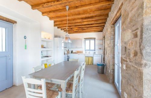Serifos Villa | Cozy Serifos Stone Villa A with Oceanfront Pool Access