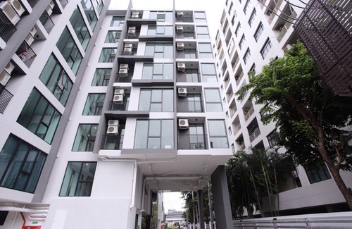 Sukhumvit Condo | Inviting Serio Condo: Pool, Breakfast & Family-Friendly Stay