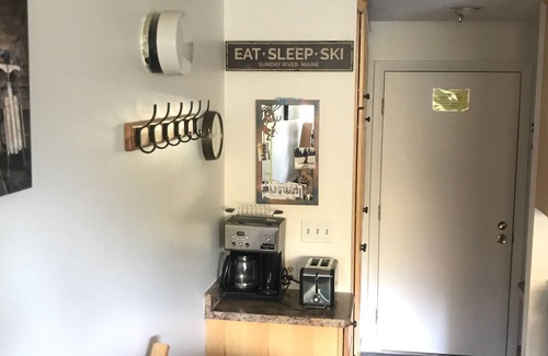 Sunday River Area Condo | Exceptional Slopeside Escape with Spa and Hot Tub