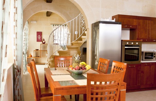 Xaghra House | Serkuzan: 3-Bedroom House with Private Pool & Ocean View