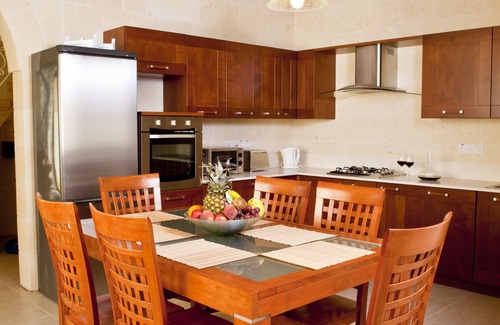 Xaghra House | Serkuzan: 3-Bedroom House with Private Pool & Ocean View