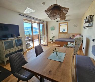 Tiefgraben House | Beautiful Serner am See: 4-Star Oceanfront Retreat