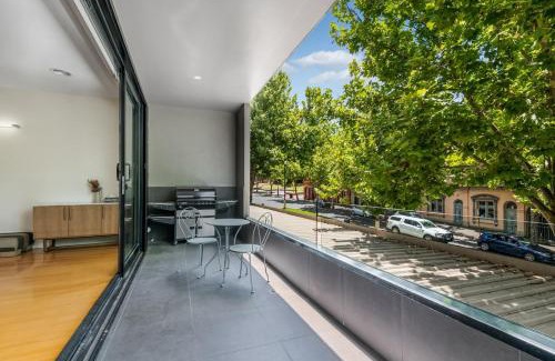 Bendigo Apartment | Family-Friendly Getaway at Serpentine Park on View