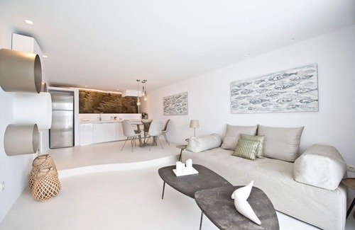 Tourlos Villa | Cozy Serpentine Suite - One Bedroom Villa with Kitchen
