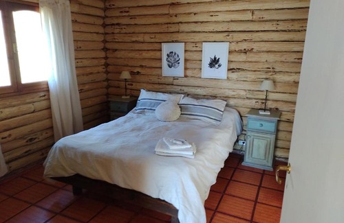 San Miguel de los Rios Cabin | Discover Serranias Del Tabaquillo: Beachfront Retreat Awaits