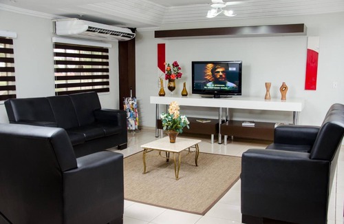 Cidade Salmen Hotel | Discover Serras Hotel: Family-Friendly with Great Amenities