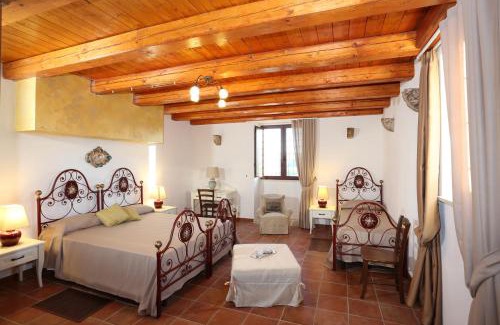 Chiaramonte Gulfi Apartment | Relaxing Serravalle Relais & Country Villa with Private Pool