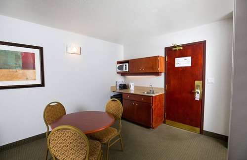 Grande Prairie Hotel | Discover Service Plus Inn and Suites in Grande Prairie