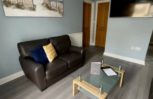 Mumbles Apartment | Modern 2-Bed Apartment @ Norton House in Mumbles