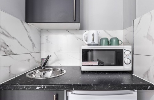Feltham West Apartment | Welcoming Ensuite Room in Feltham near Heathrow