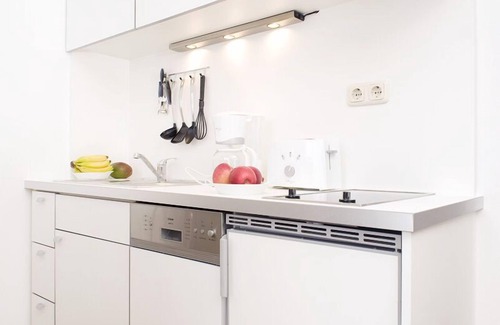 Langen Apartment | Budget-Friendly Serviced Apartment with Kitchen & Breakfast