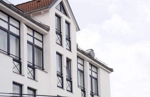 Langen Apartment | Budget-Friendly Serviced Apartment with Kitchen & Breakfast