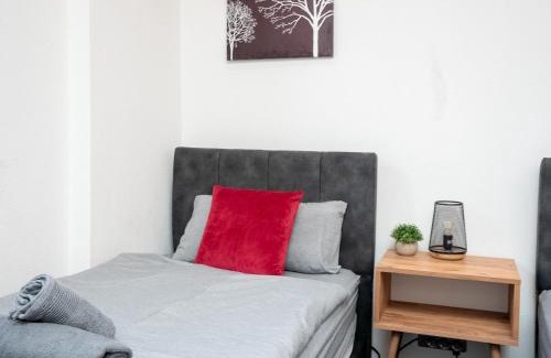 Hochlarmark Apartment | Modern Apartment 2 in Recklinghausen with Pet-Friendly Perks