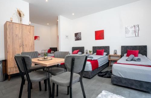 Hochlarmark Apartment | Discover Serviceroom24: Modern Apartment with Smart-TV & More