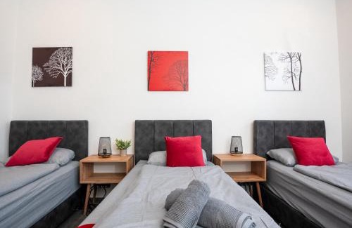 Hochlarmark Apartment | Discover Serviceroom24: Modern Apartment with Smart-TV & More