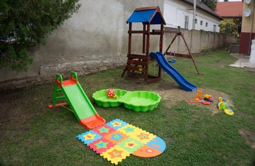 Lengyeltoti House | Family-Friendly Retreat at Servus Vendégház 2 - Rated 9/10