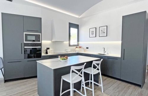 Vilassar de Dalt Apartment | Relax at Ses Voltes Boutique Home with Spa & Breakfast