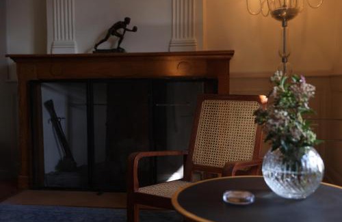 Cessy Bed & Breakfast | Book Your Stay at Sessius1622: Family-Friendly Comfort