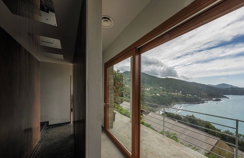 Costa House | Experience Sesta Terra: 4-Star Ocean View with Spa & Pool