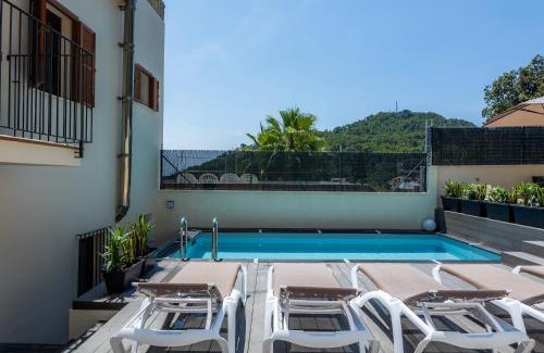 Capdepera House | Elegant Sestel: Family-Friendly Stay with Pool Access