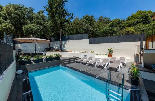 Capdepera House | Elegant Sestel: Family-Friendly Stay with Pool Access